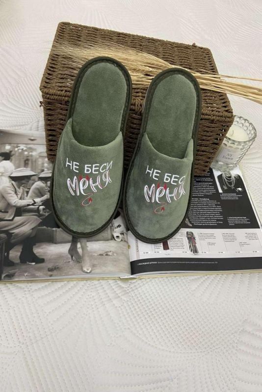 Men's slippers with print X article 8850